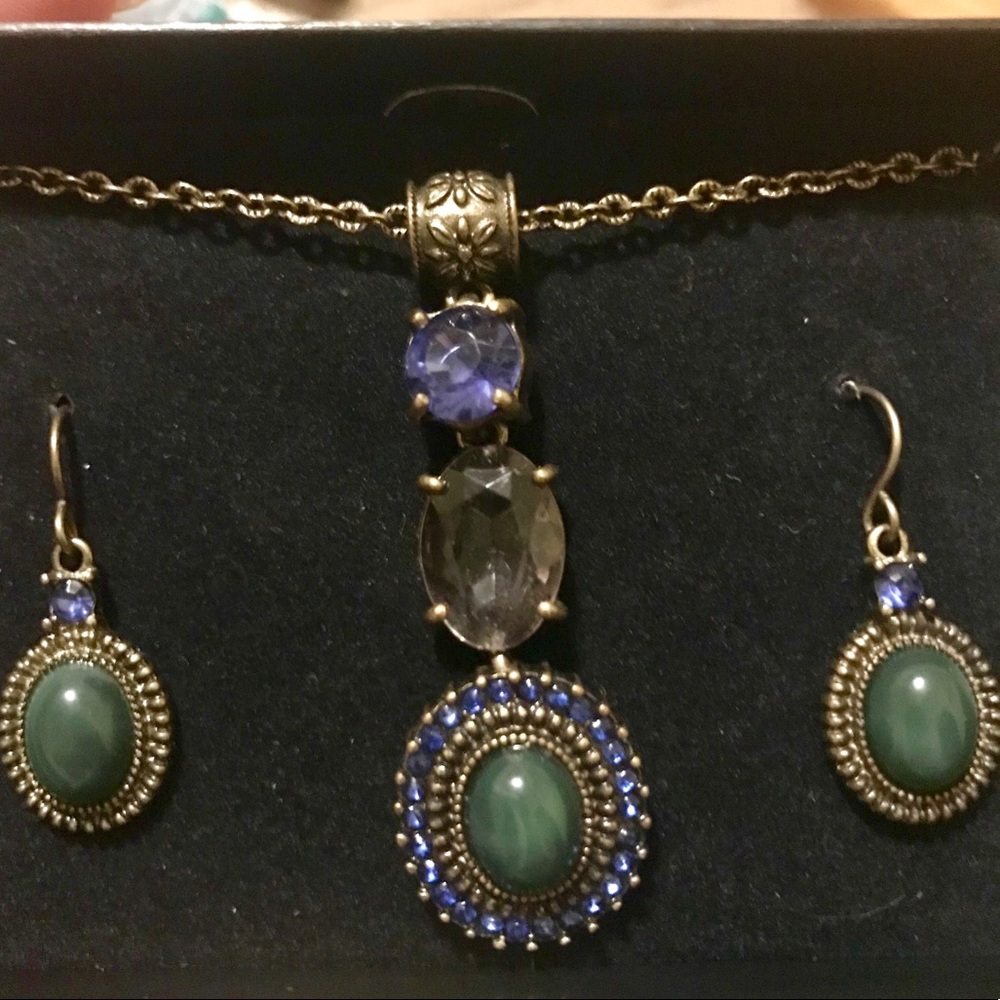 NEW Matching Necklace & Earring Set